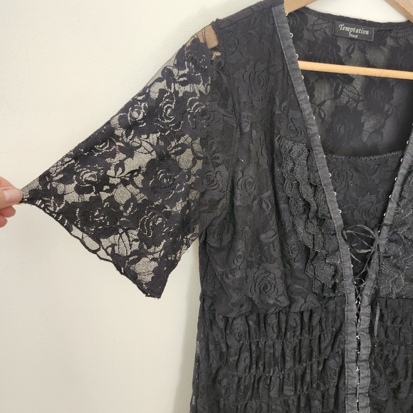 Whimdical Lace Flowy Blouse - Picture 4 of 9